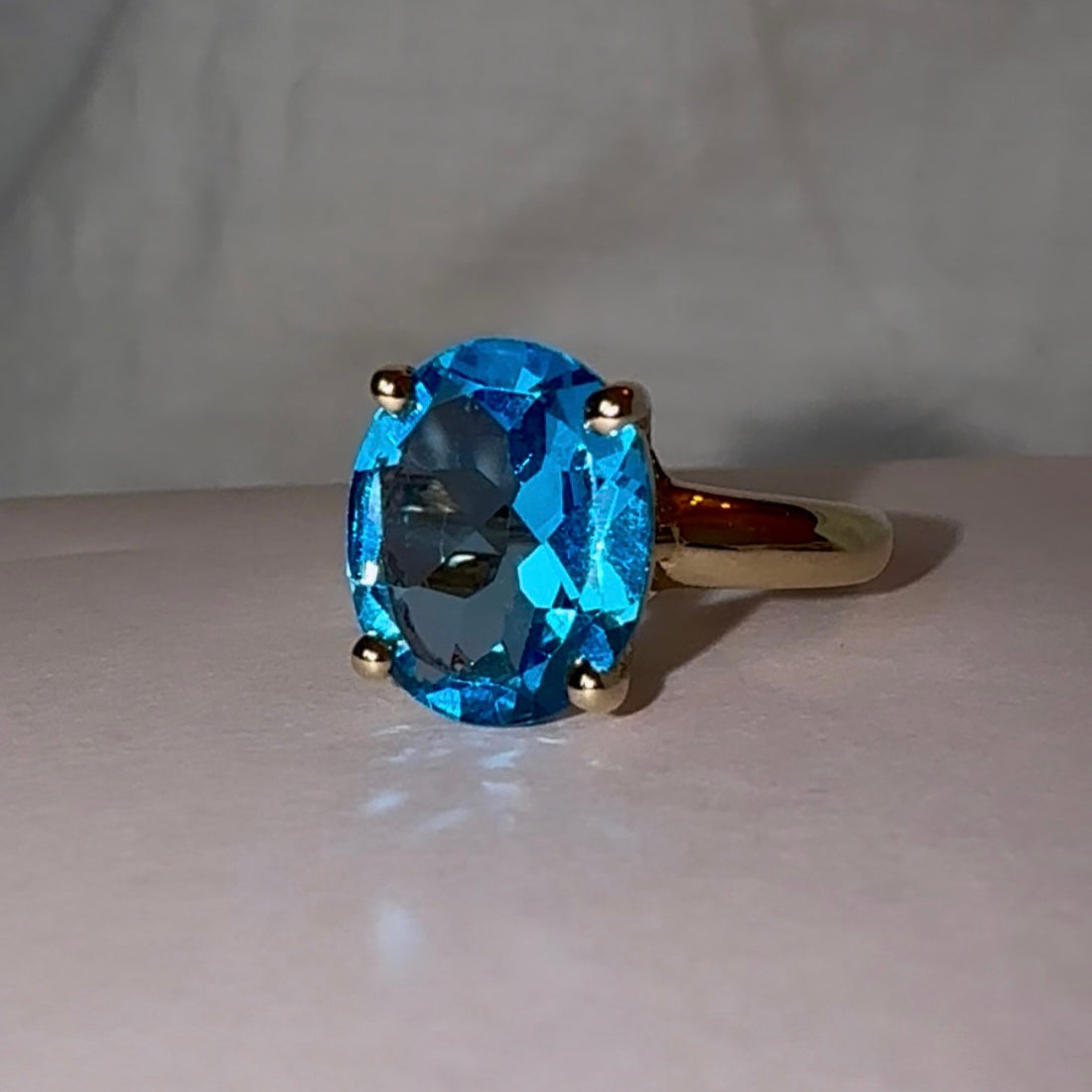 Vintage 9ct Gold Oval Swiss Blue Topaz Ring