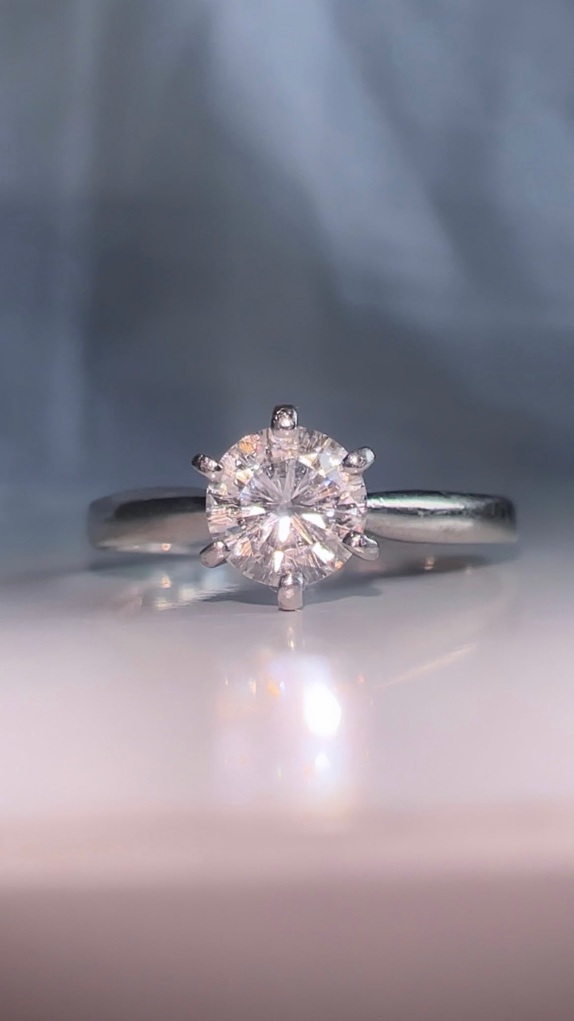 18ct White Gold Moissanite Solitaire ring image 0