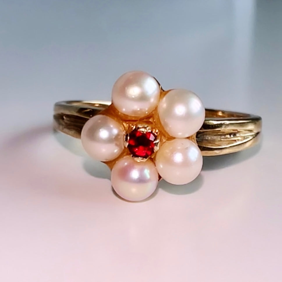 Vintage 9ct gold Pearl & Garnet flower cluster ring image 1