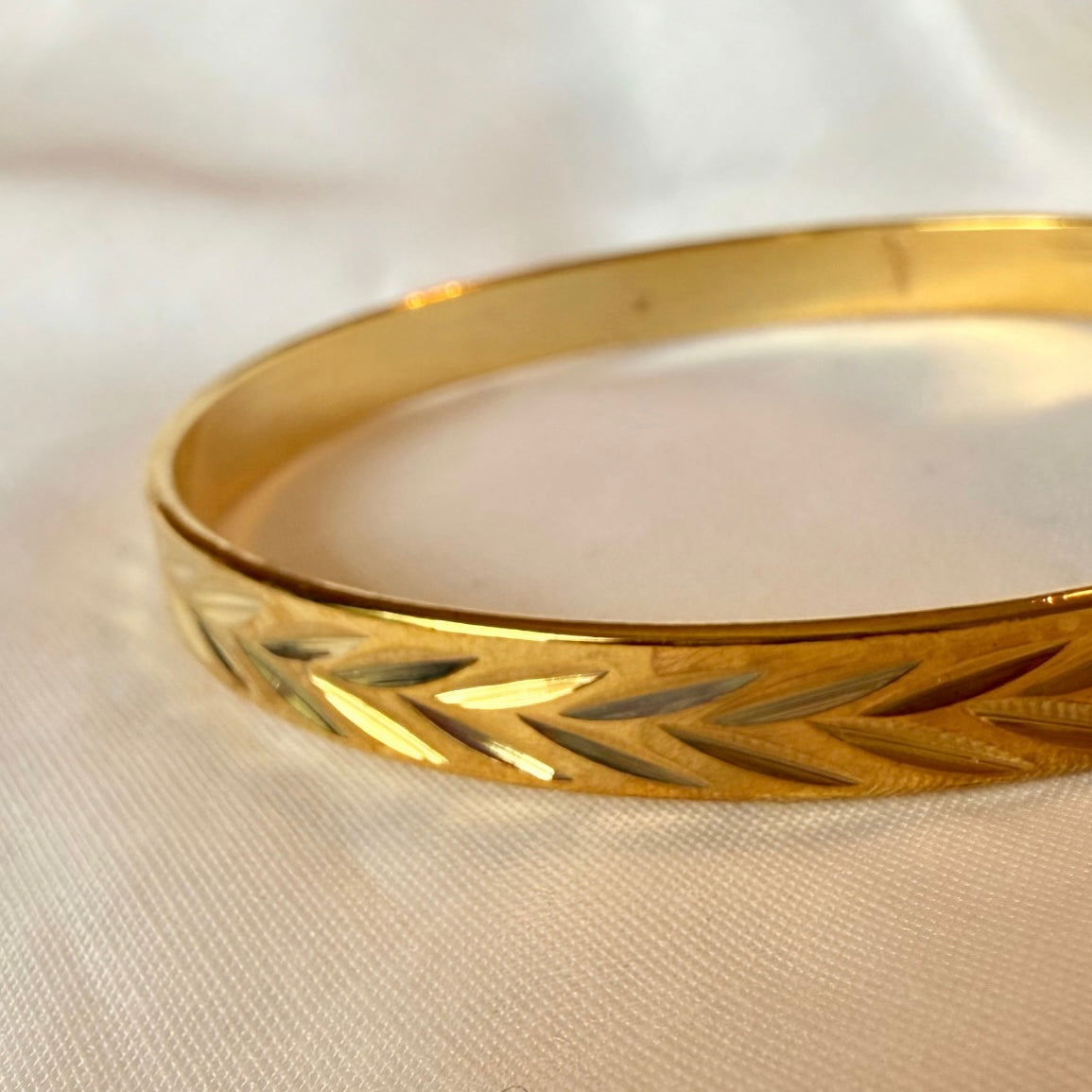 18ct Gold Bangle image 4
