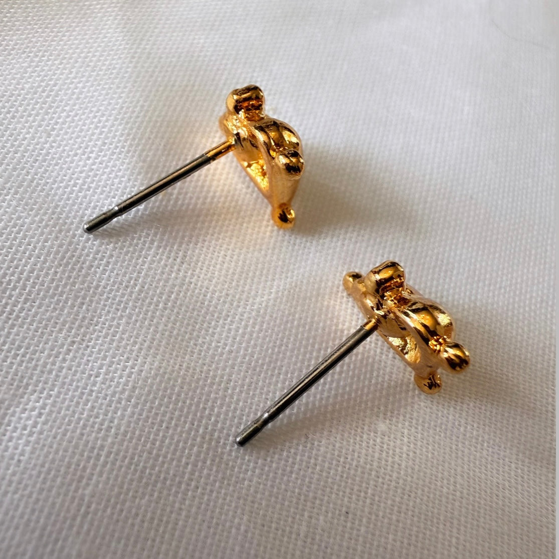 18ct gold plated Sacred Heart Studs image 4