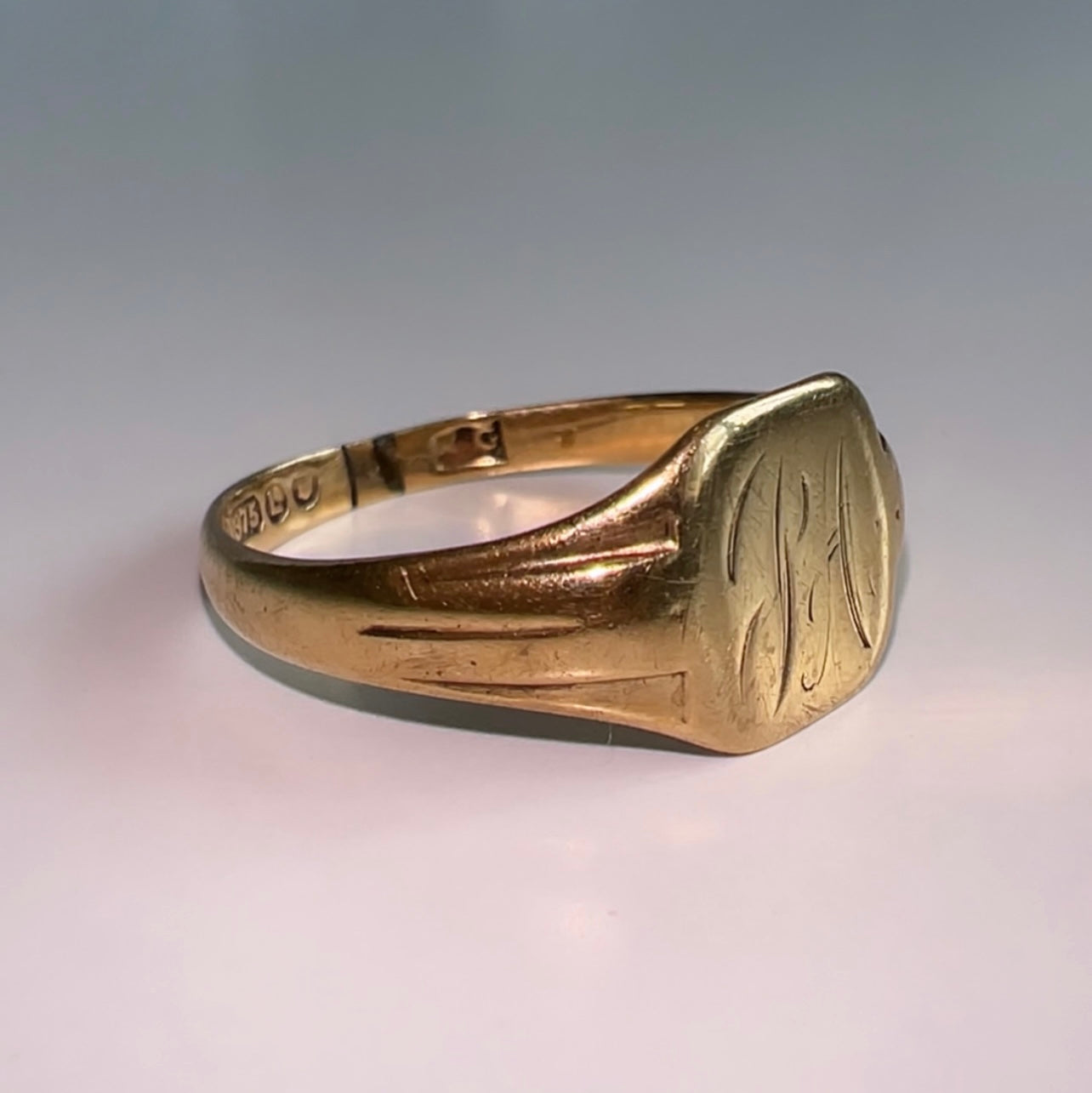 Vintage 9ct Gold Signet Ring image 2
