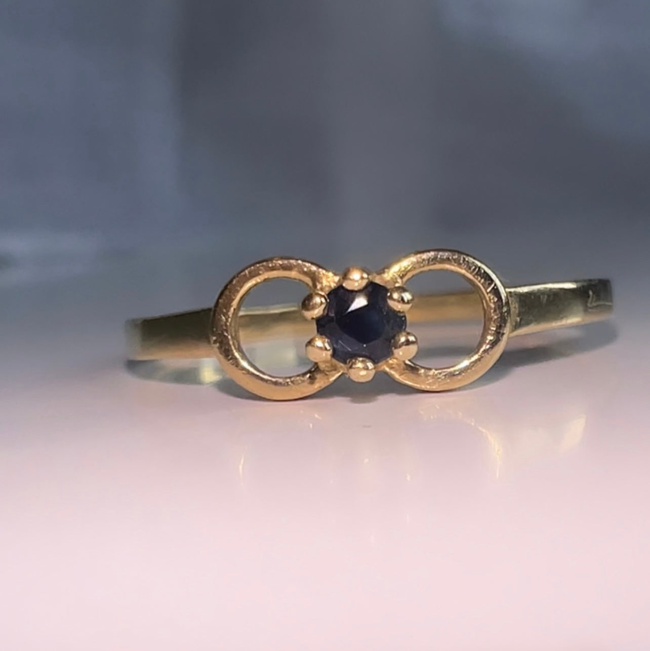 Vintage 9ct Gold Sapphire Ring image 3