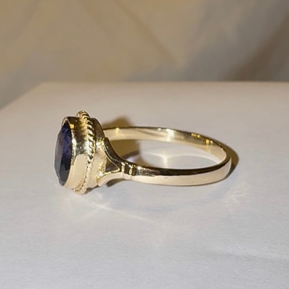 Vintage 9ct Gold Iolite Ring