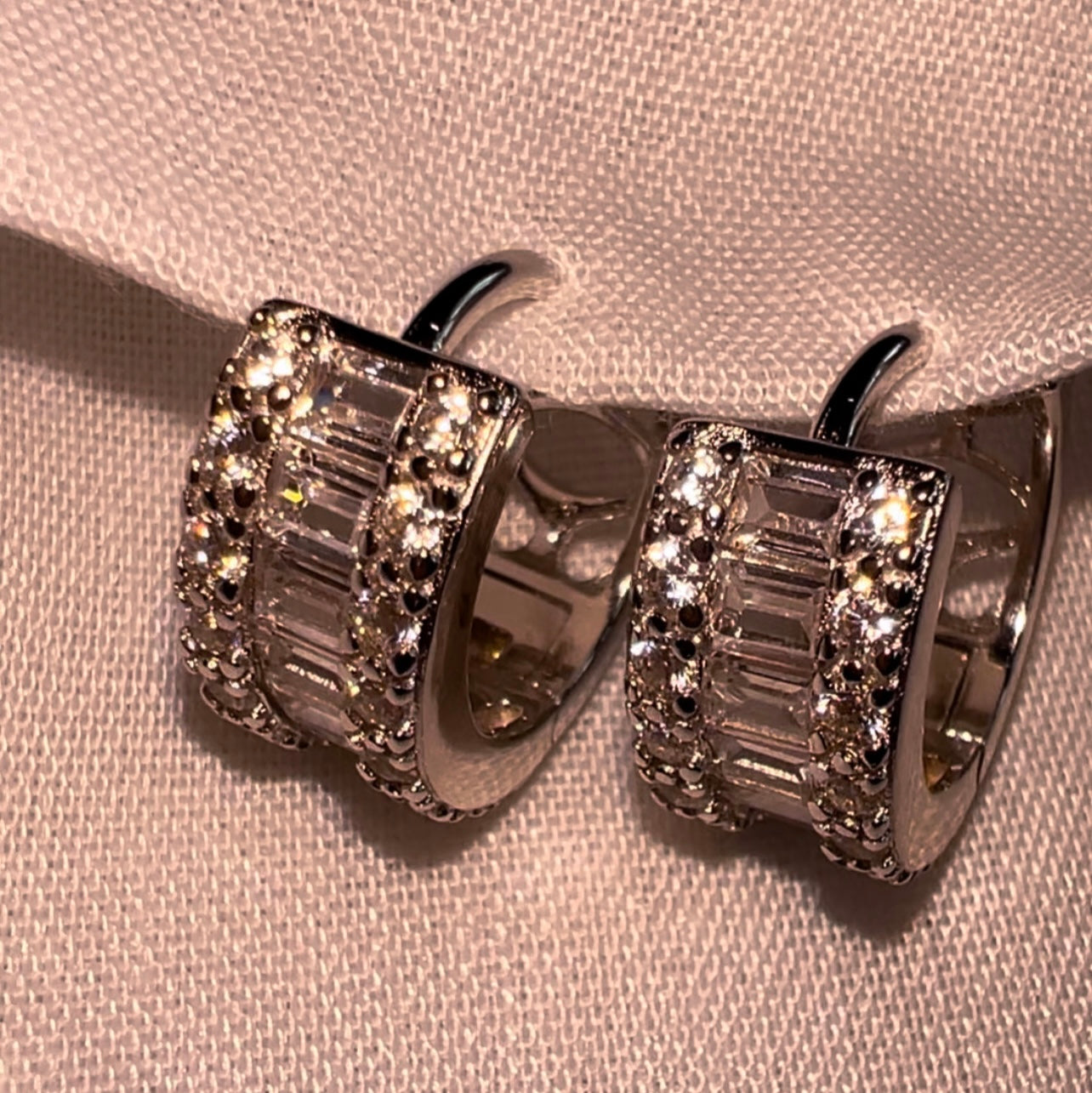 Silver Deco Huggies image 3