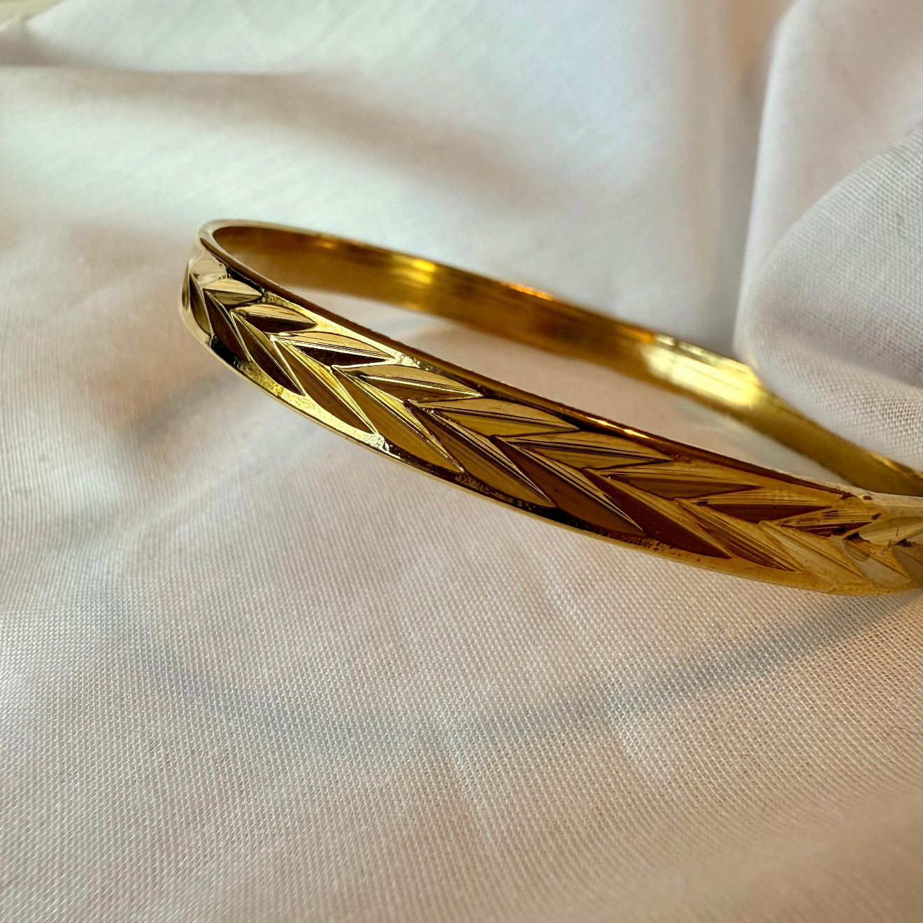 18ct Gold Bangle image 7