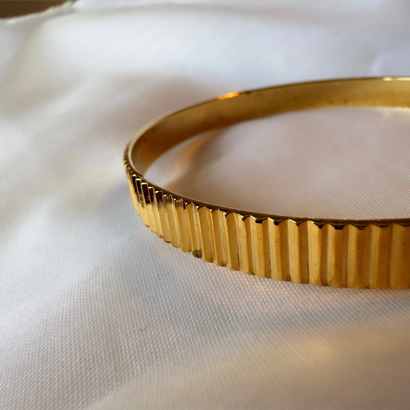 18ct Gold Bangle image 6