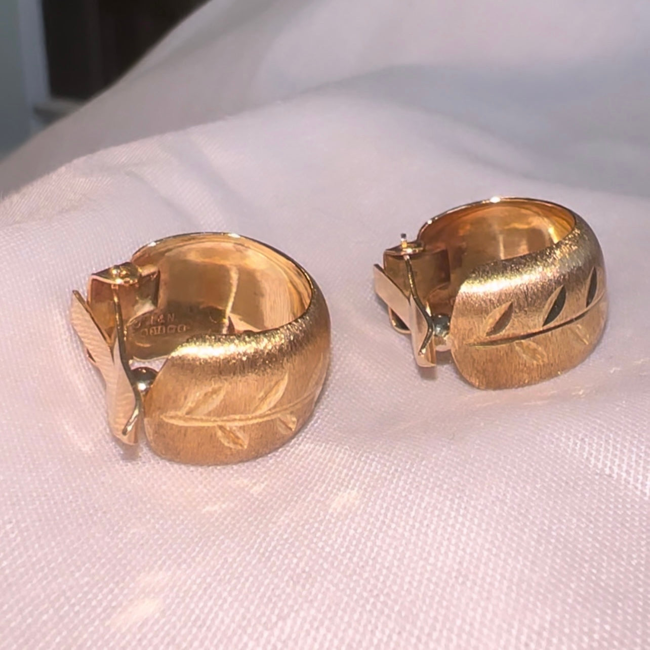 Vintage 9ct gold engraved hoops image 3