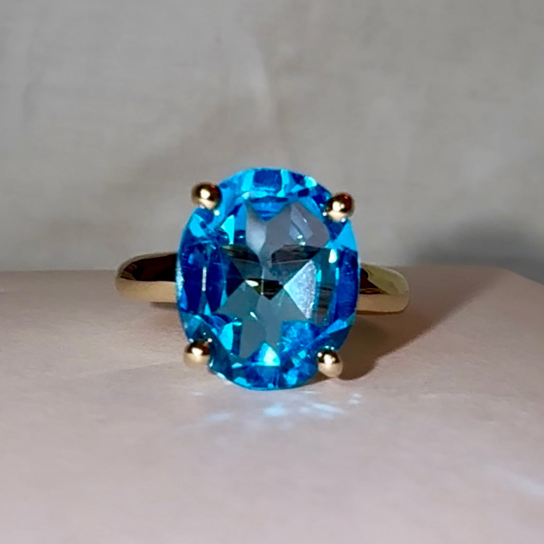Vintage 9ct Gold Oval Swiss Blue Topaz Ring