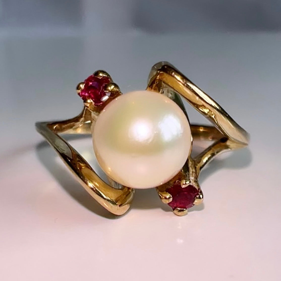 Vintage 9ct gold Ruby & Pearl ring