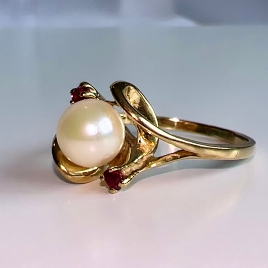 Vintage 9ct gold Ruby & Pearl ring