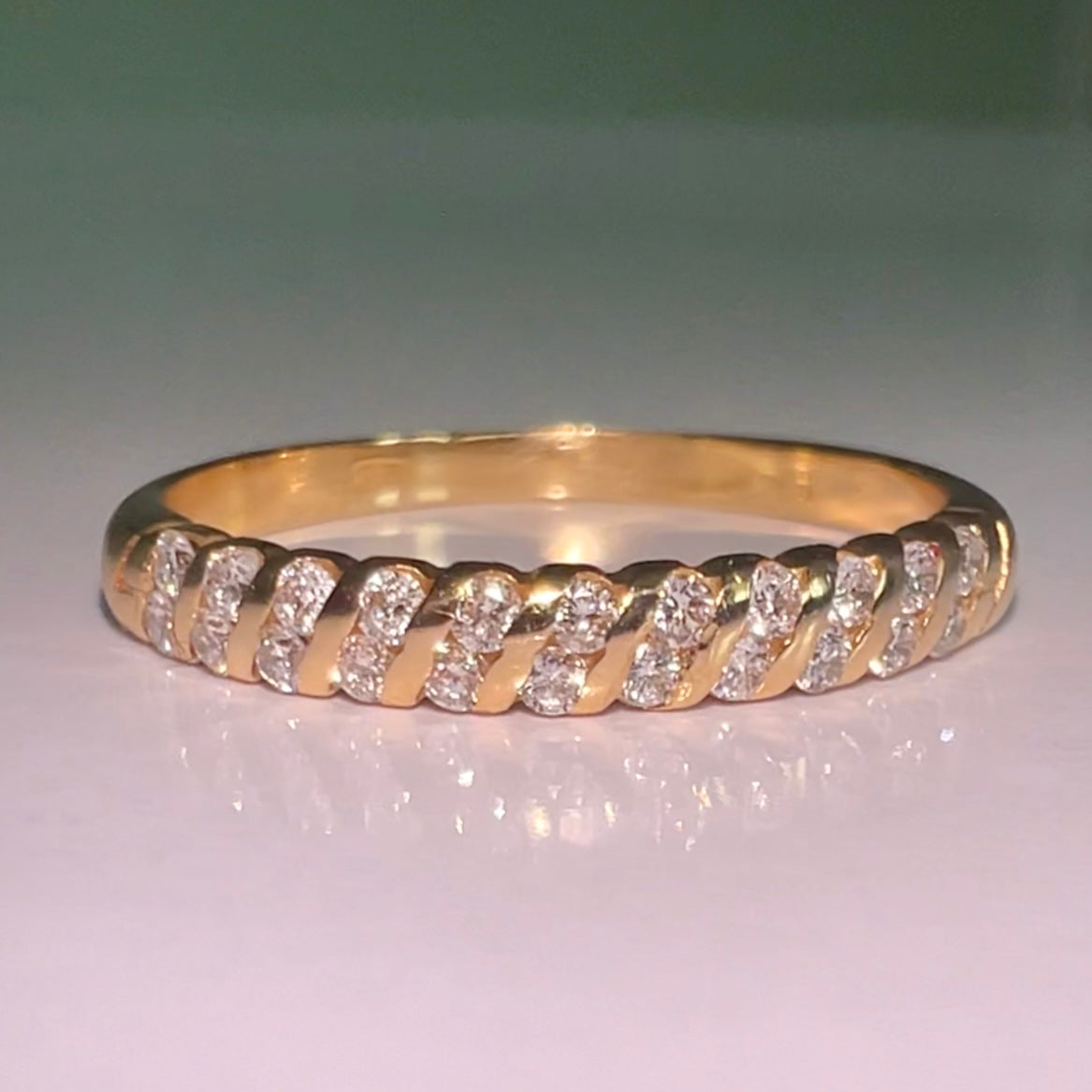 Vintage 18ct Gold half eternity Diamond ring