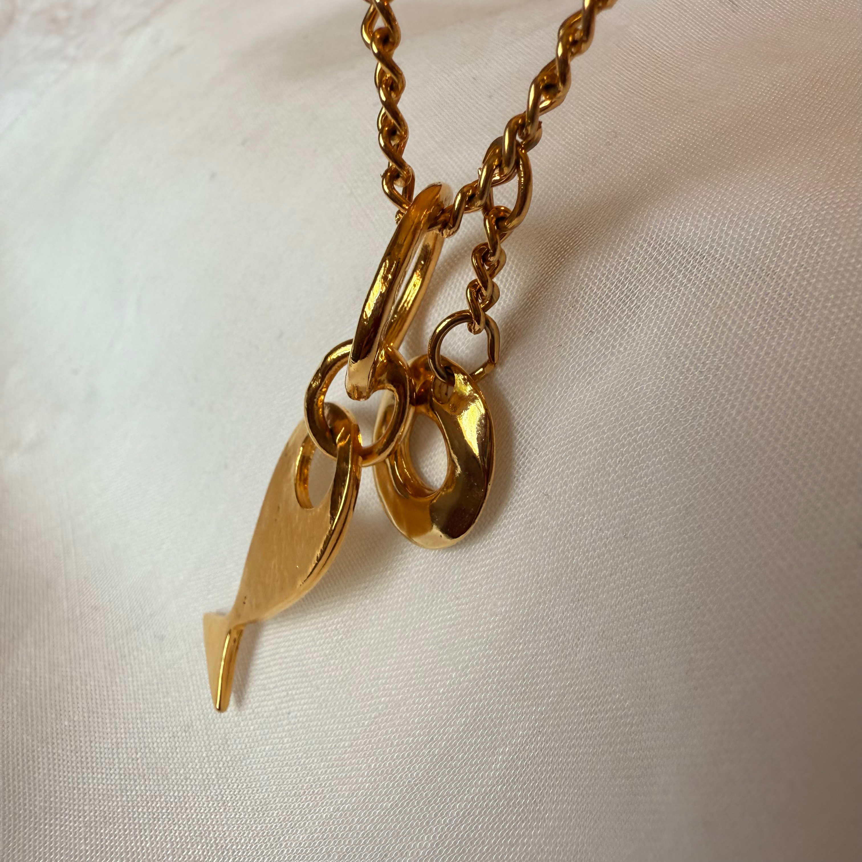 18ct gold plated Hula Lariat necklace with fish pendant image 4