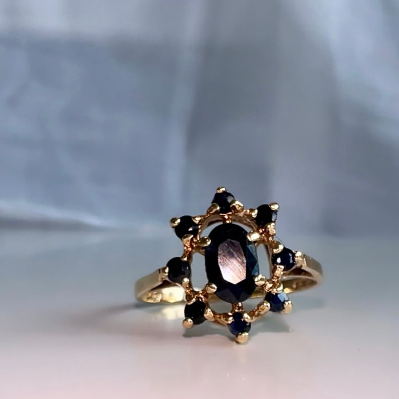 Vintage 9ct Gold Sapphire Cluster Ring image 2
