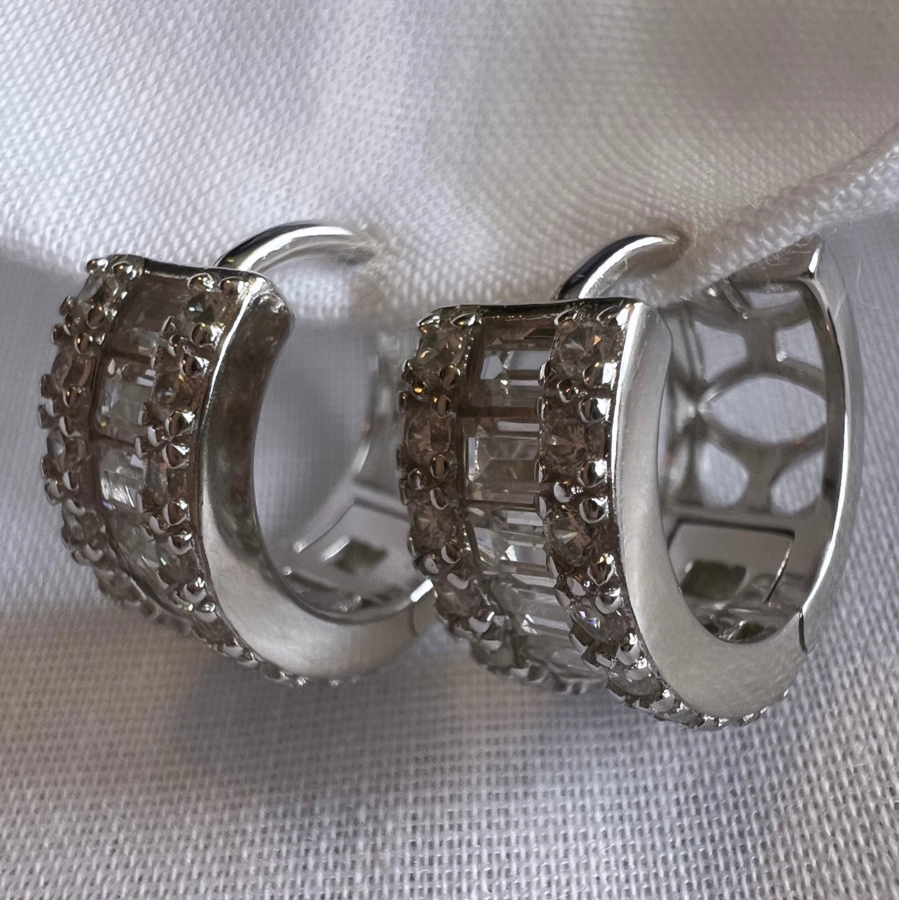 Silver Deco Huggies image 2