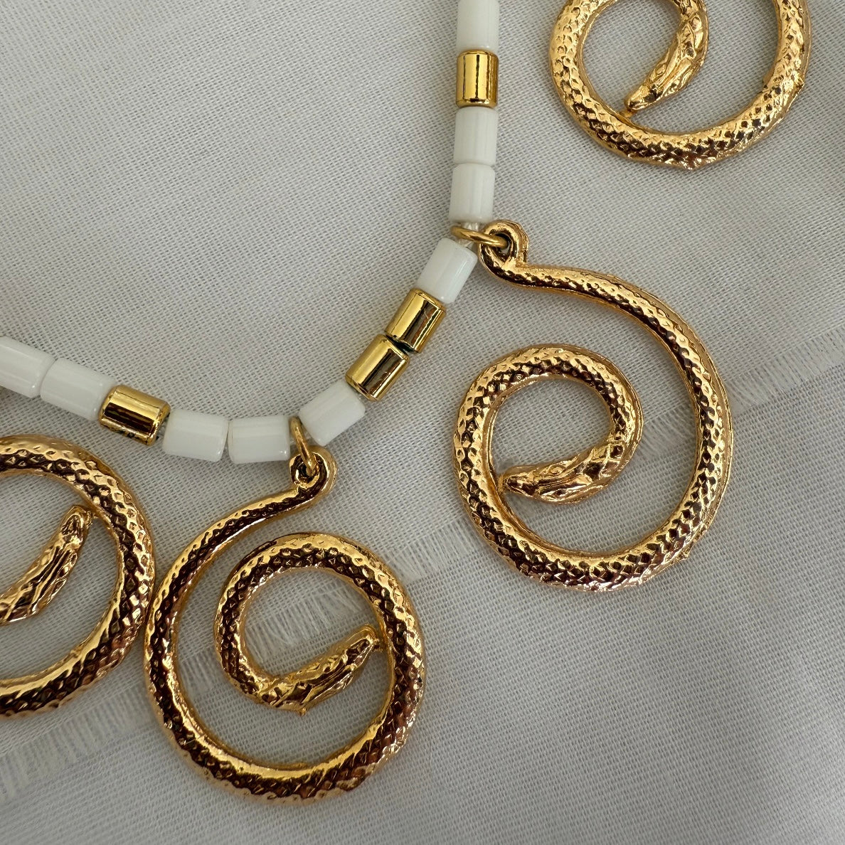 18ct gold Snake charmer   image 1