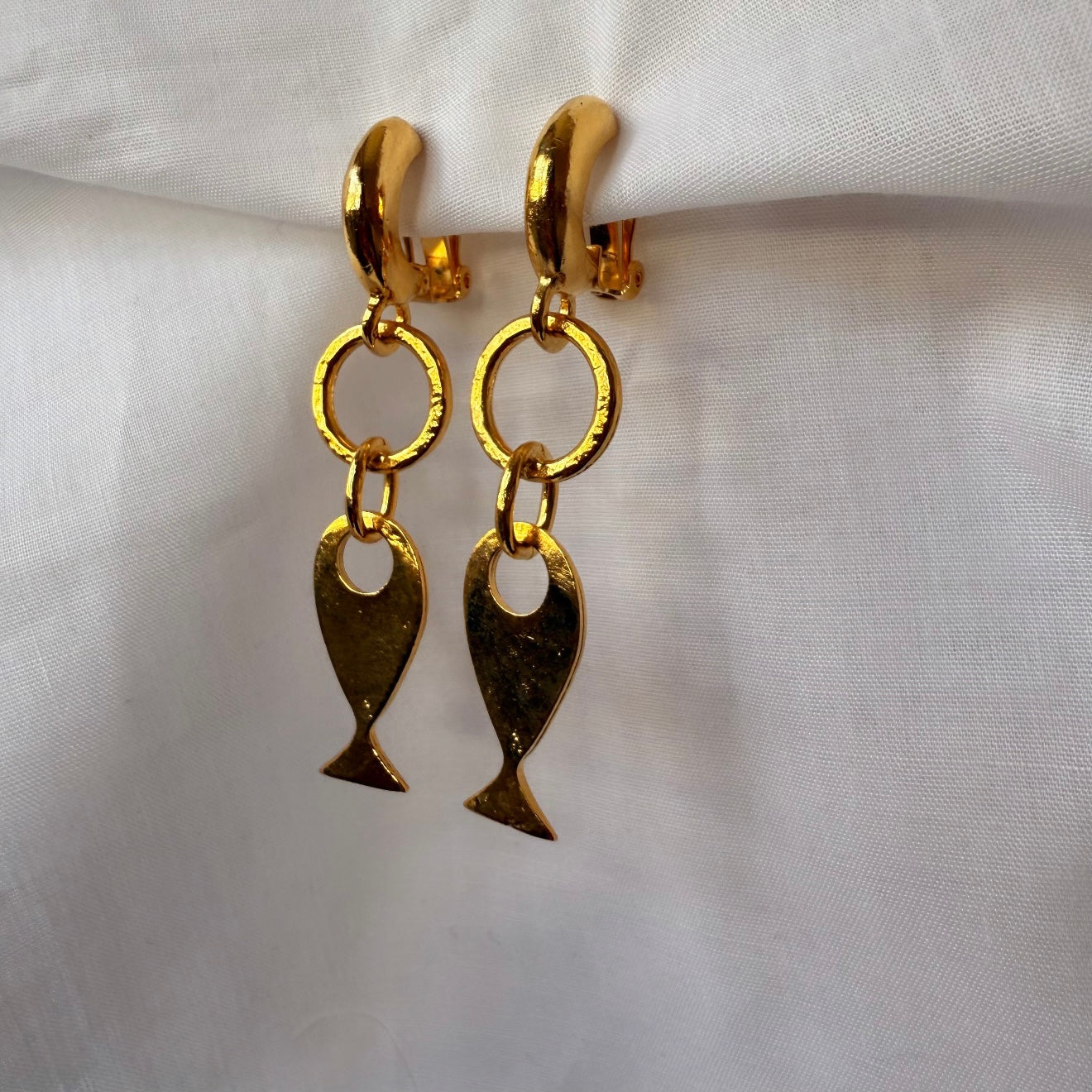 18ct gold fish clip on earrings  image 1