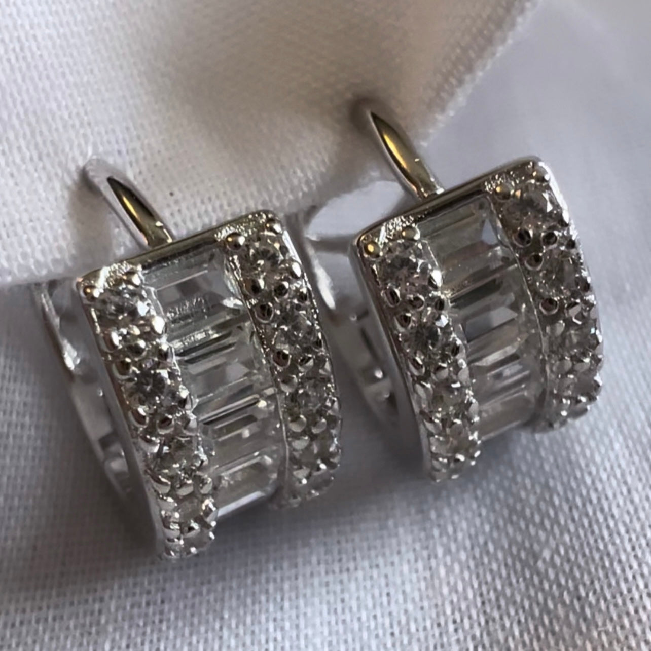 Silver Deco Huggies image 4