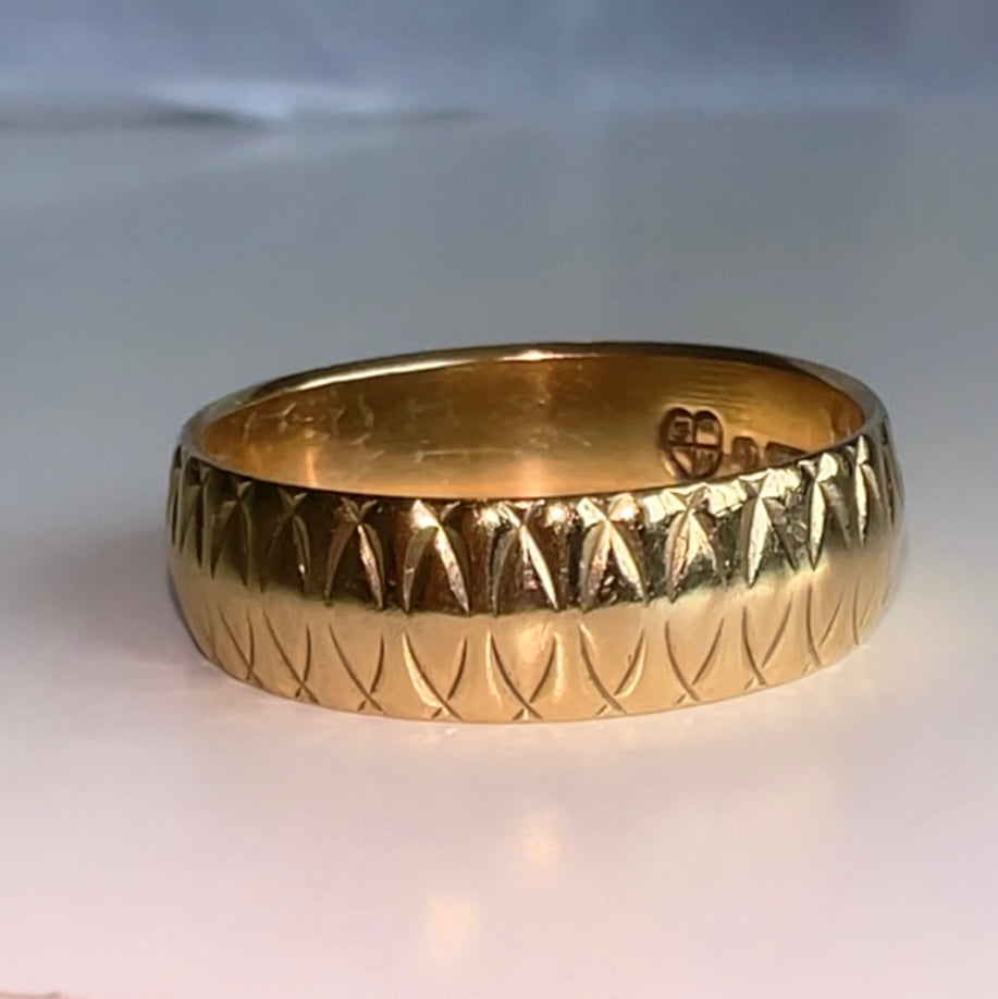 Vintage 9ct Gold Patterned Cigar band image 0