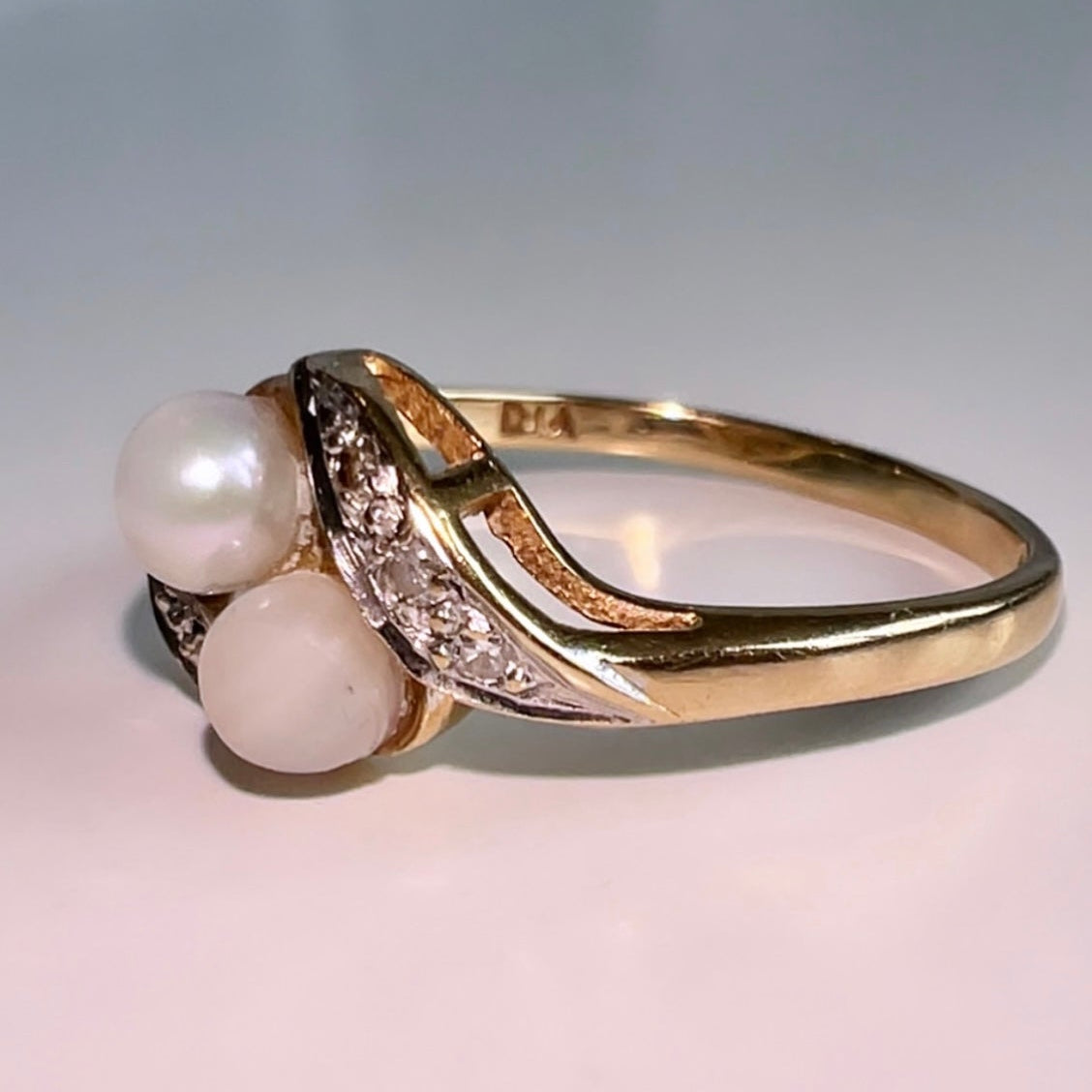Vintage 9ct Gold Diamond & Pearl "toi et moi" Ring image 1