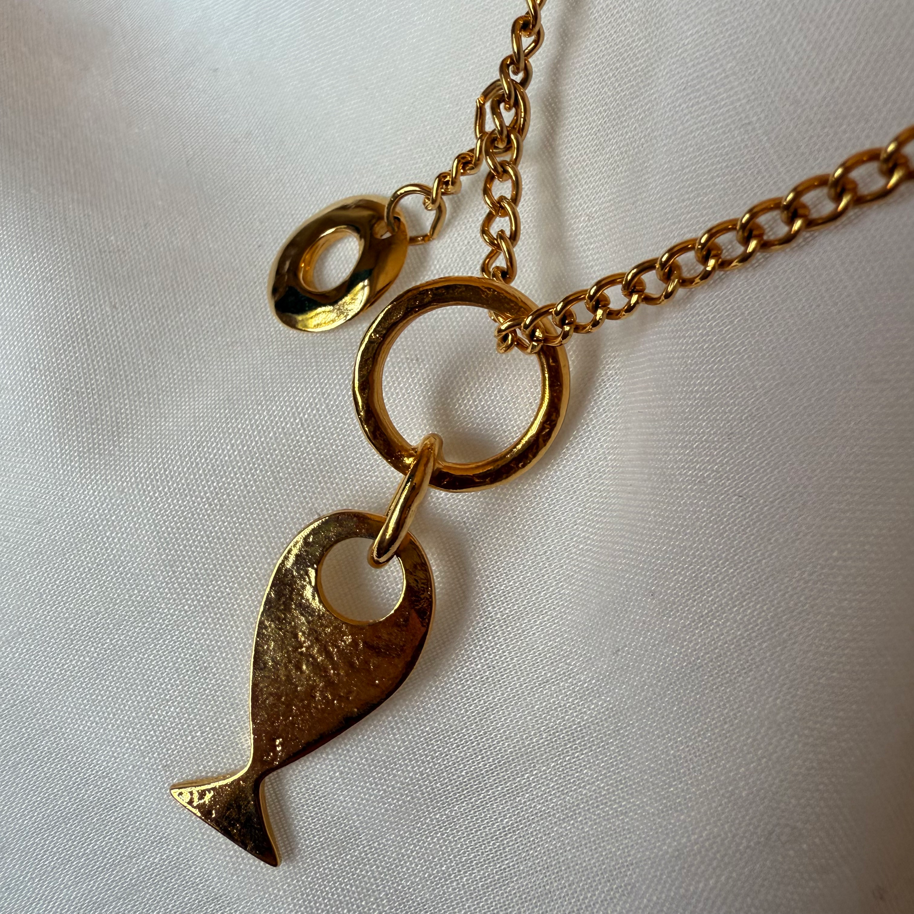 18ct gold plated Hula Lariat necklace with fish pendant image 3