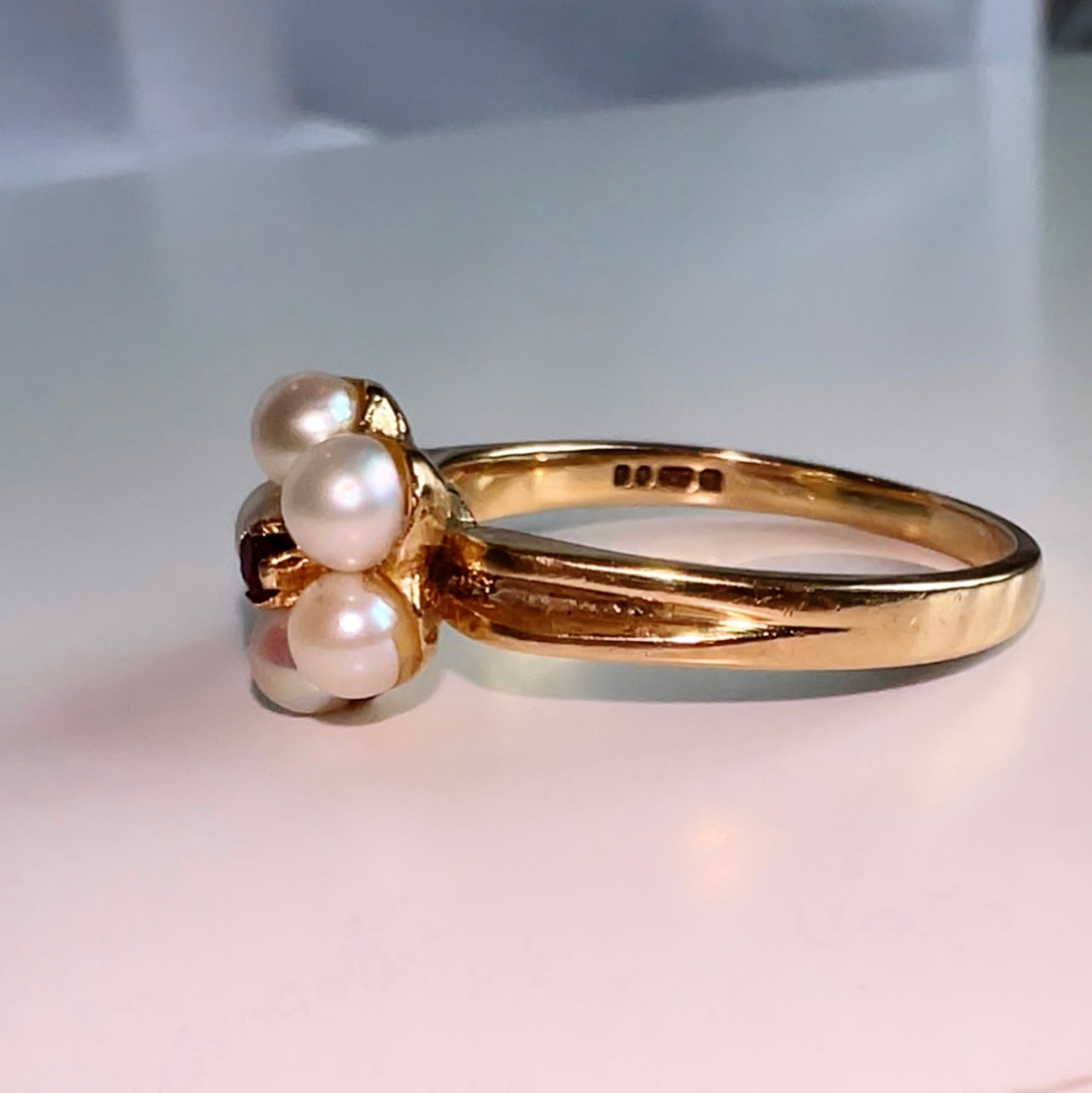 Vintage 9ct gold Pearl & Garnet flower cluster ring image 2