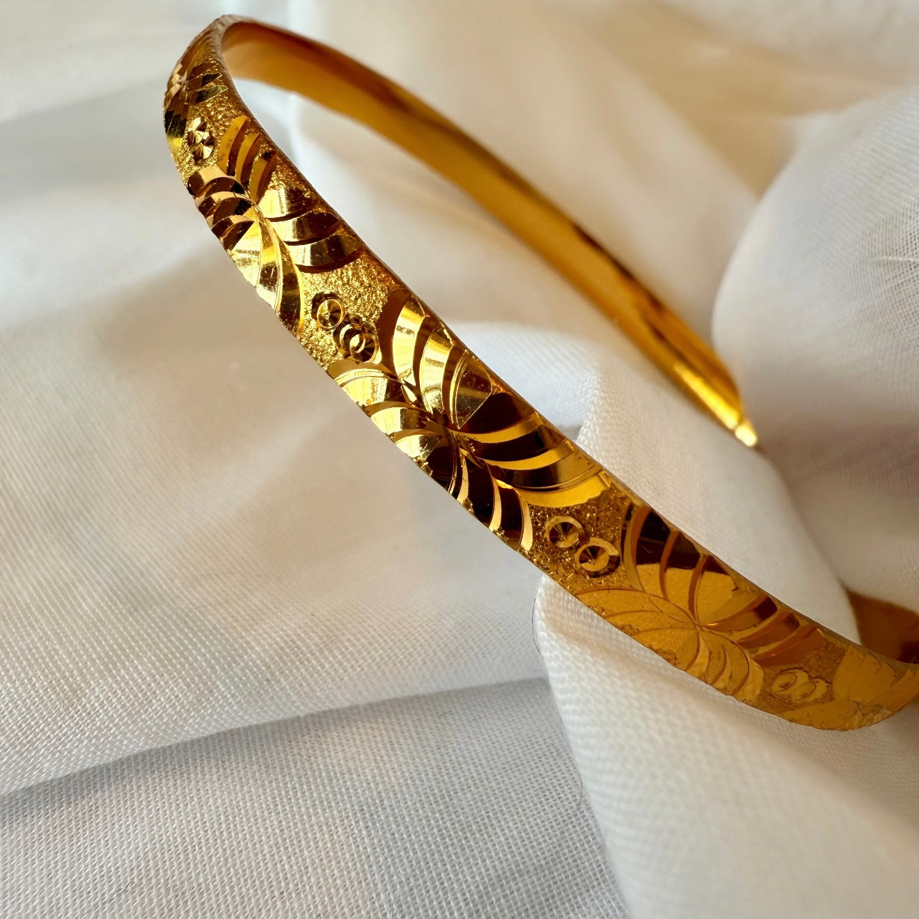 18ct Gold Bangle image 1