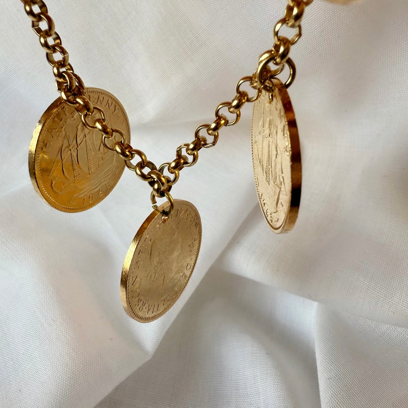 18ct gold Ha’penny coin charm bracelet  image 1