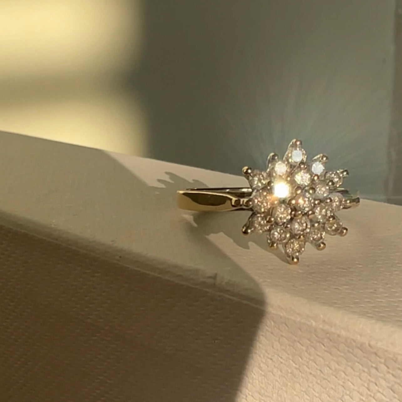 Vintage 9ct Yellow gold Diamond cluster ring image 3