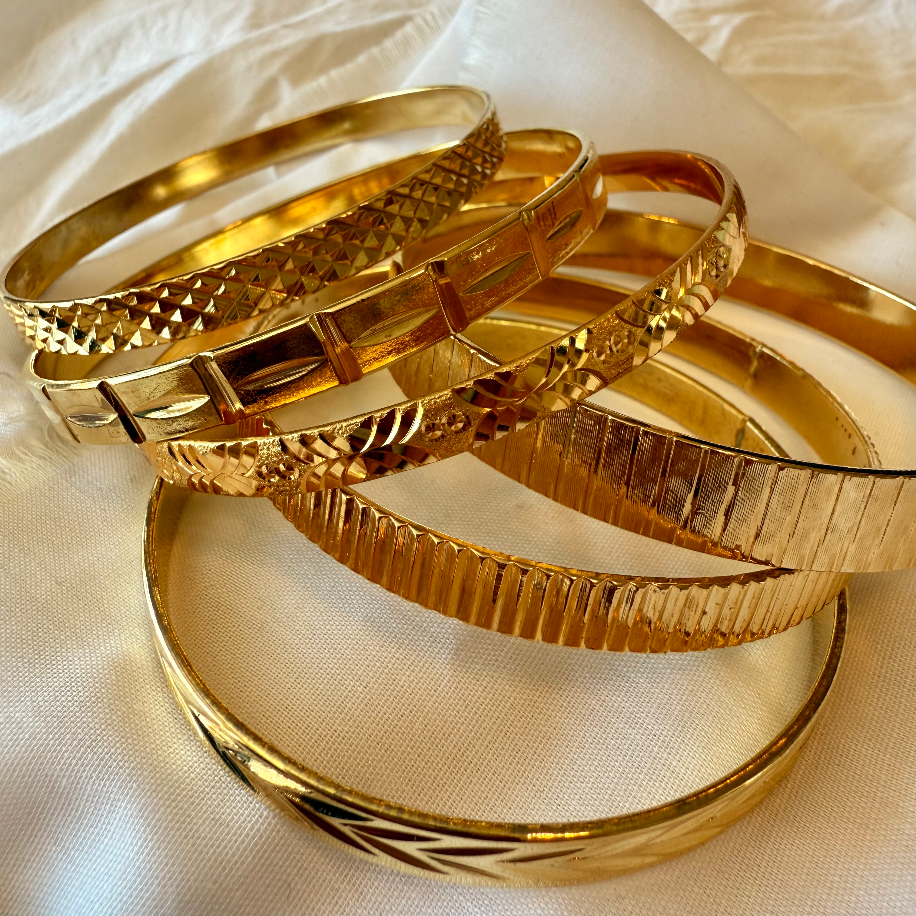 18ct Gold Bangle image 3