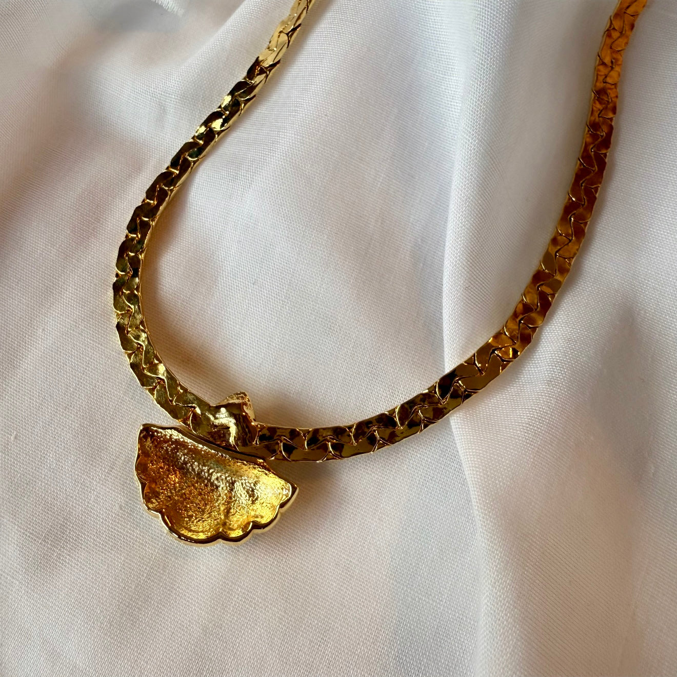 18ct gold plated Shell necklace collar image 3