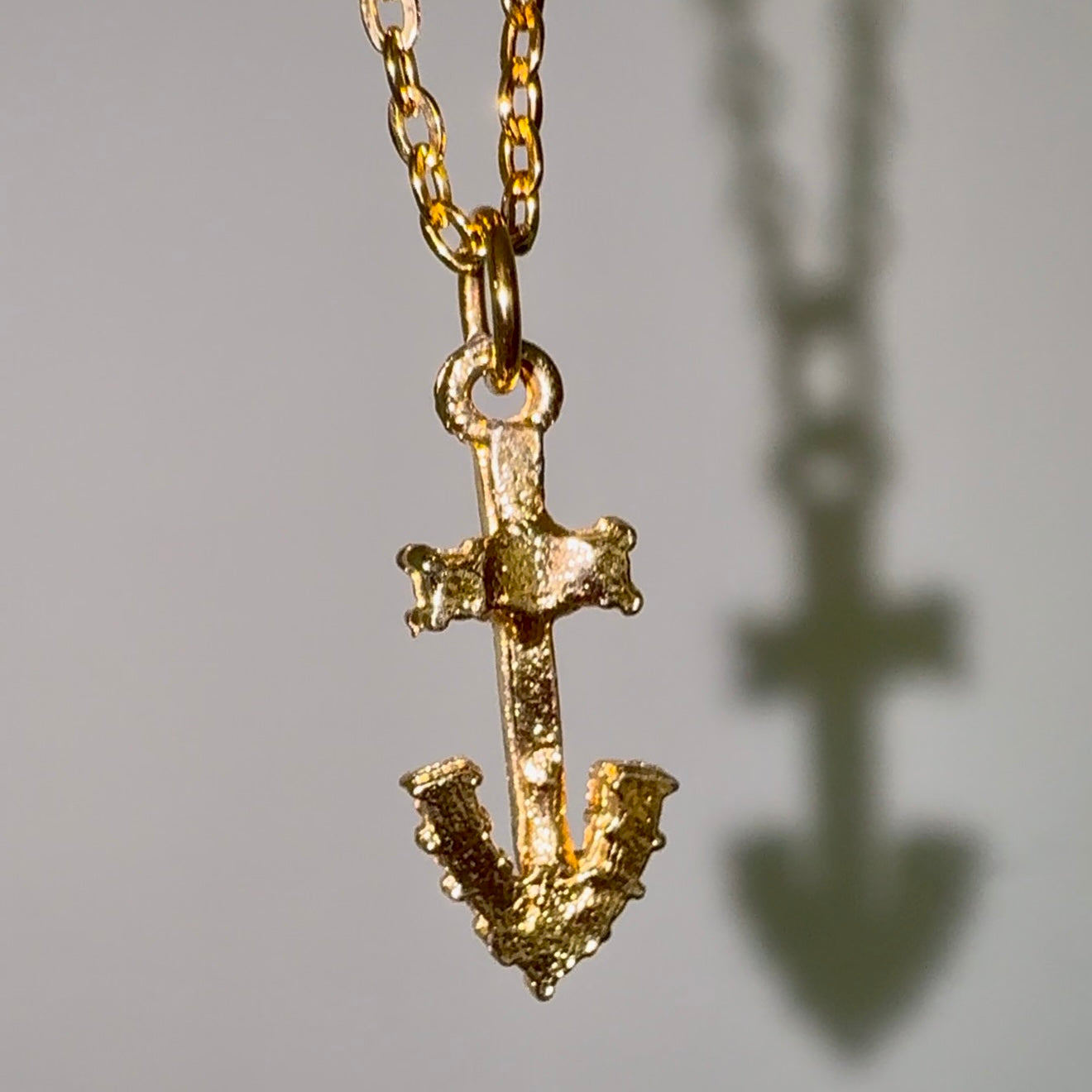 Vintage 18ct gold plated crystal arrow necklace image 3