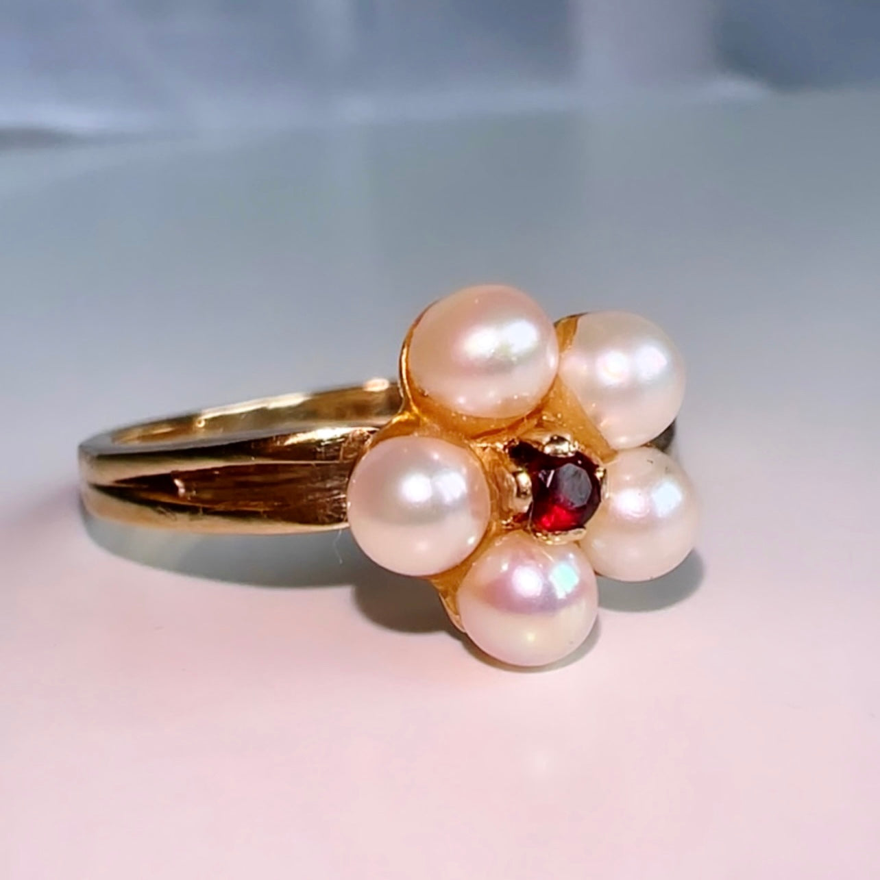 Vintage 9ct gold Pearl & Garnet flower cluster ring image 4