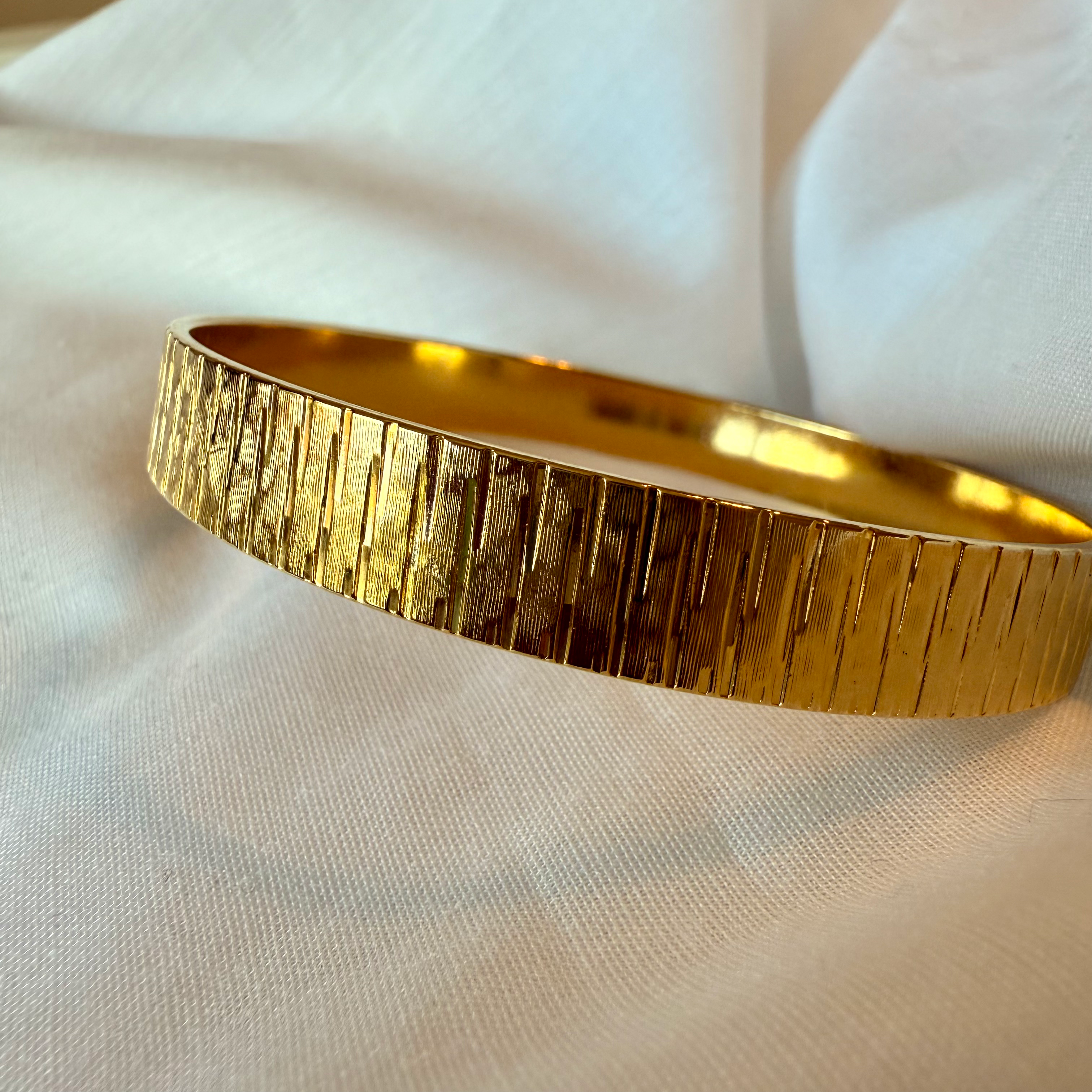 18ct Gold Bangle image 2