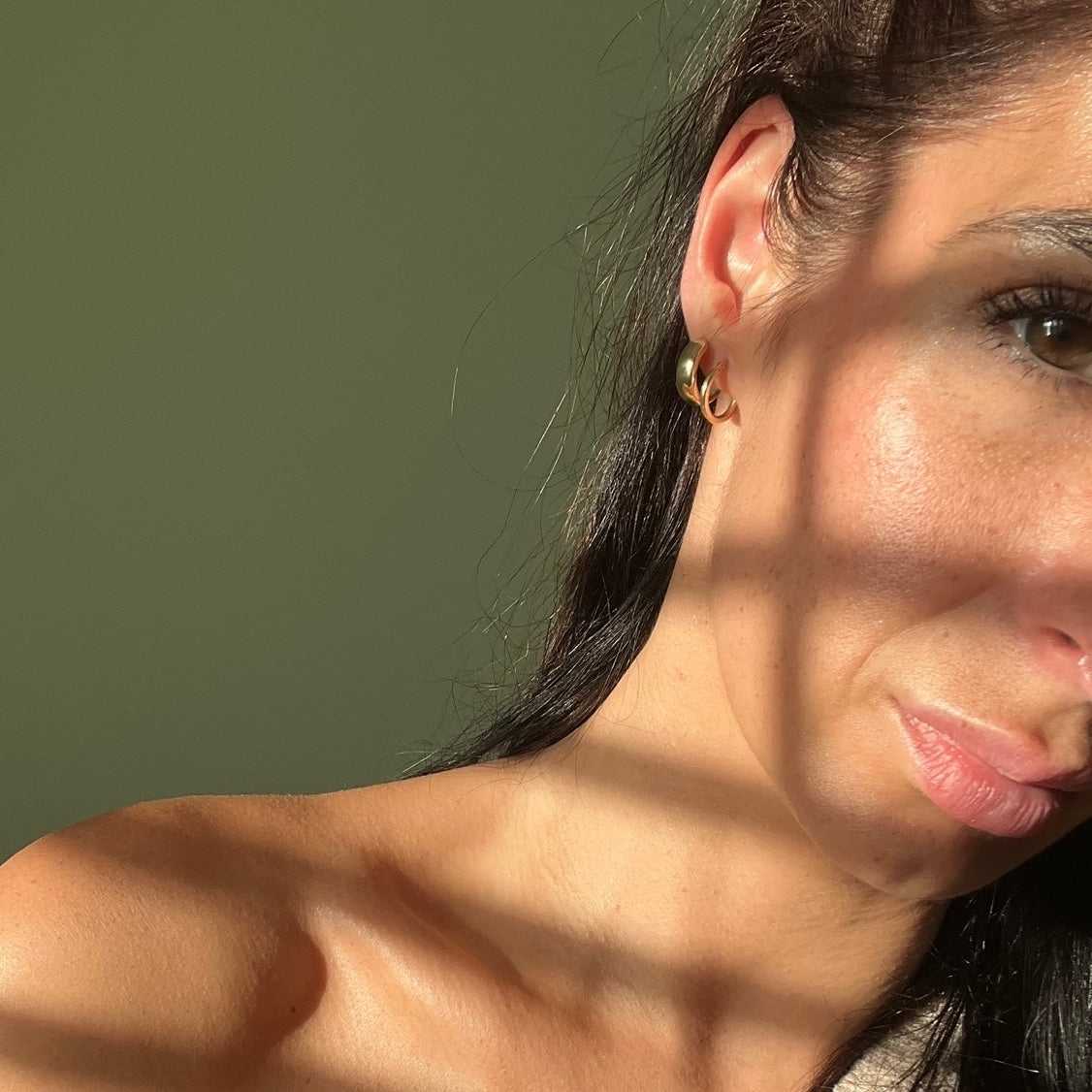 14ct gold hoops image 3