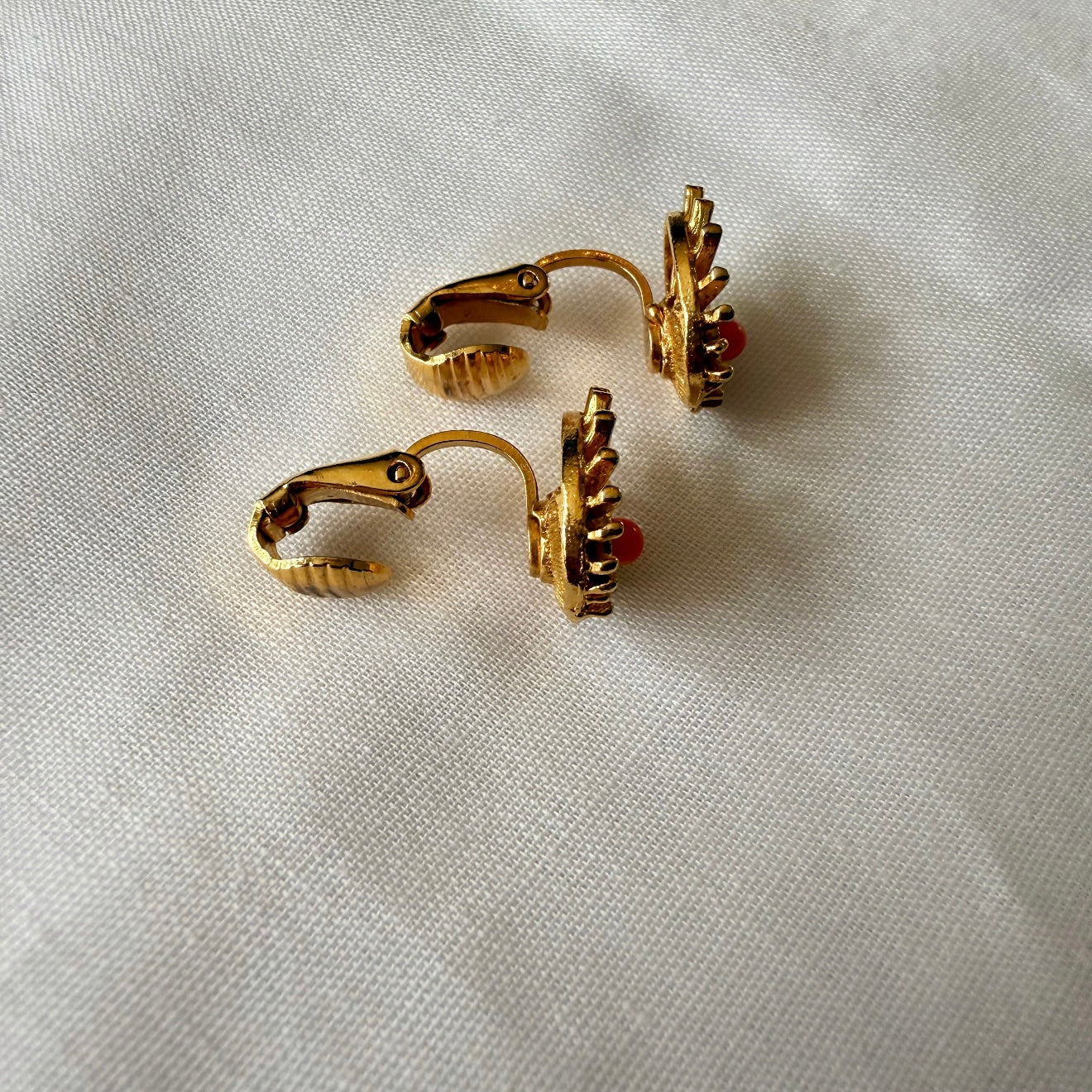 18ct gold Nova clip on earrings image 3