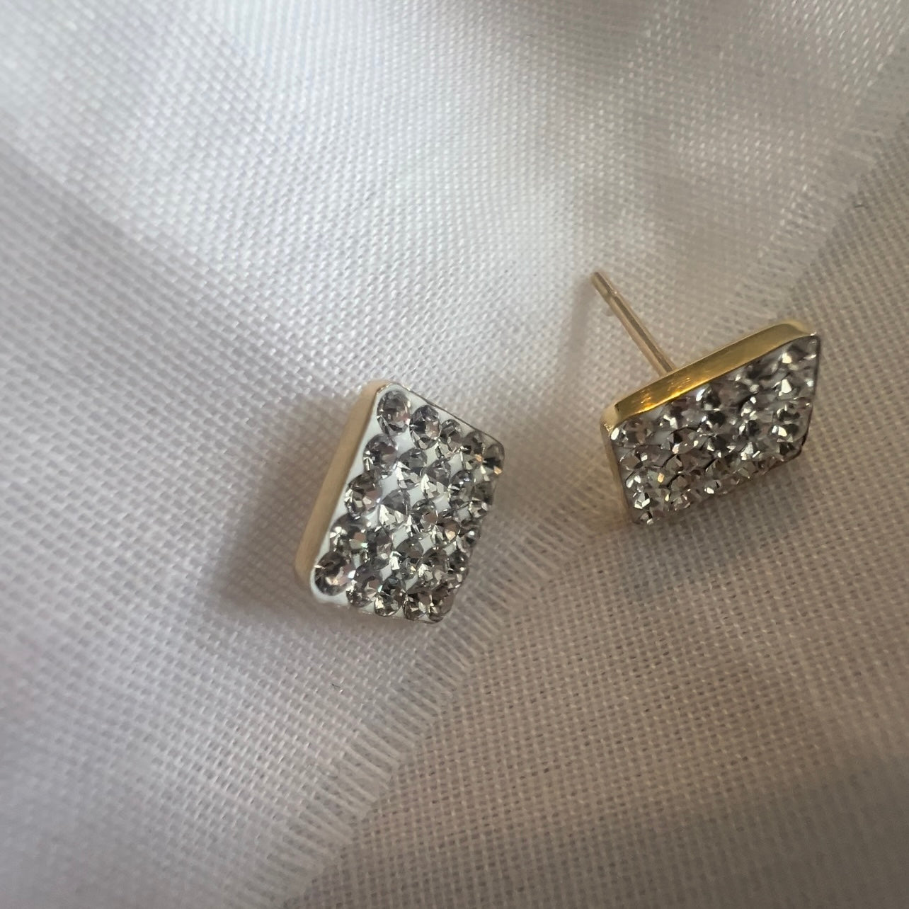 9ct gold Crystal studs image 3