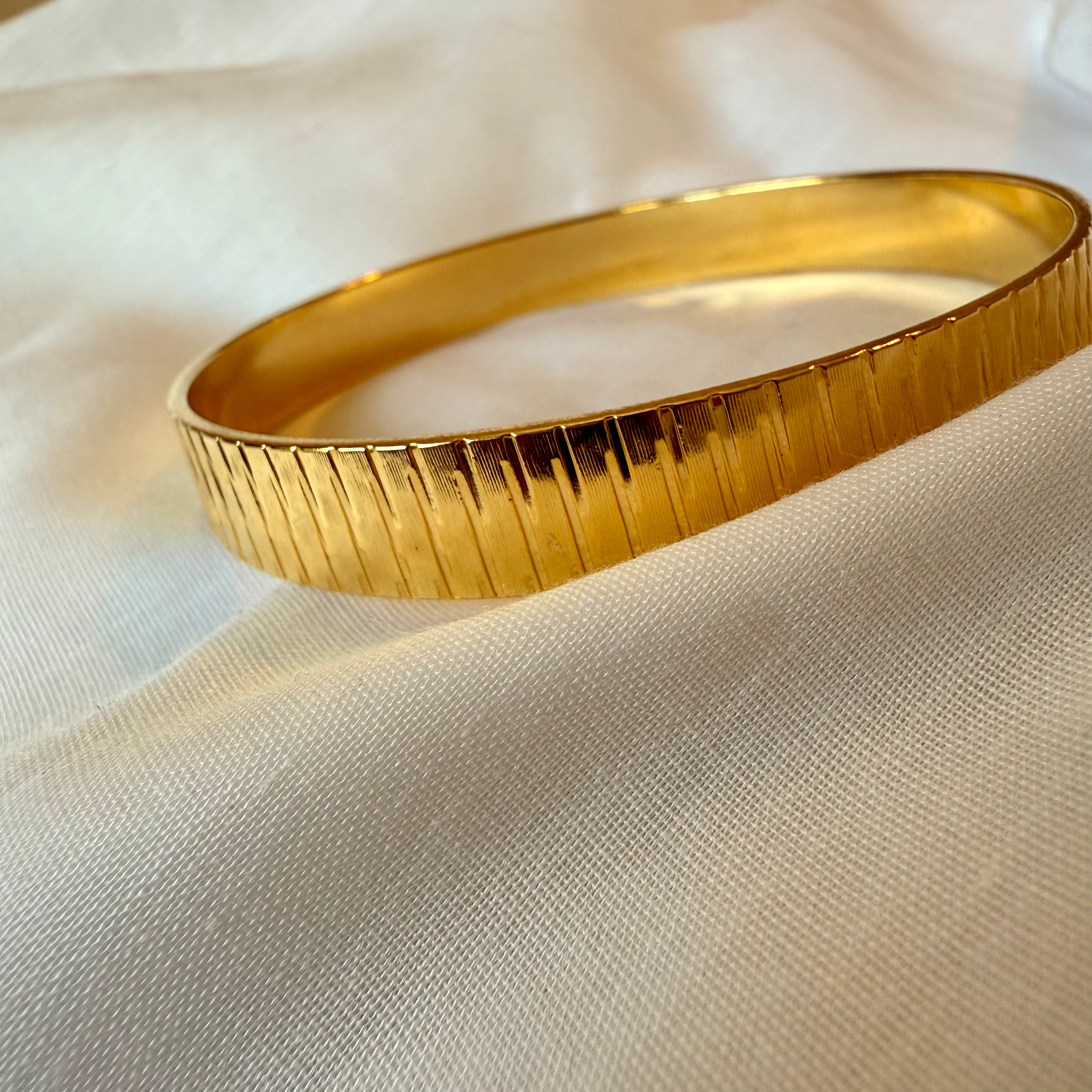 18ct Gold Bangle image 1